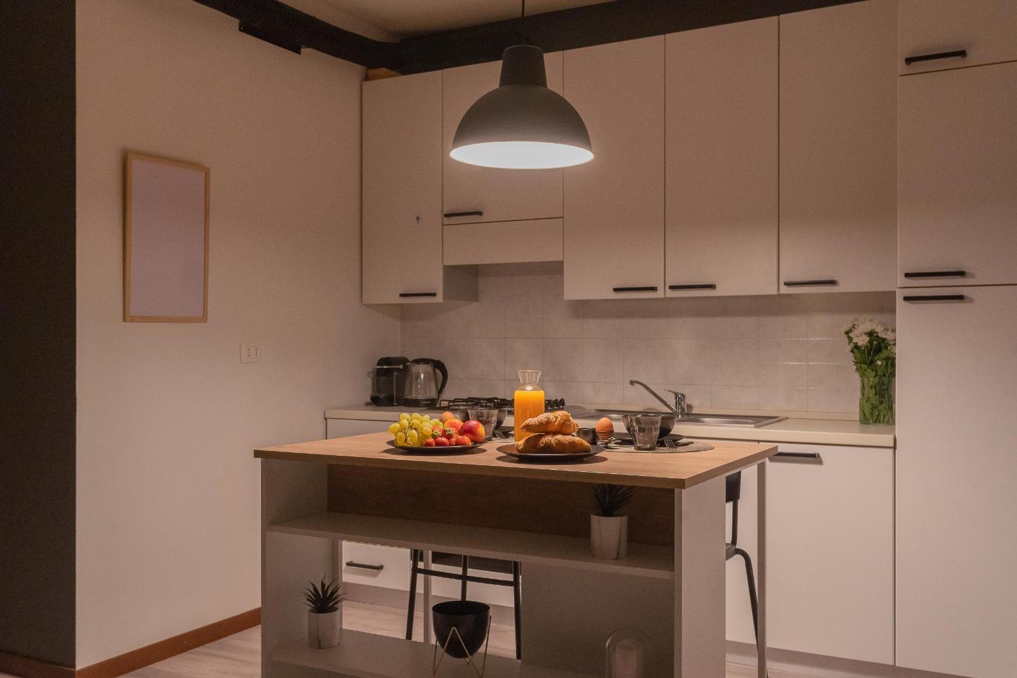 Black Loft Como By Rent All Como Eksteriør billede
