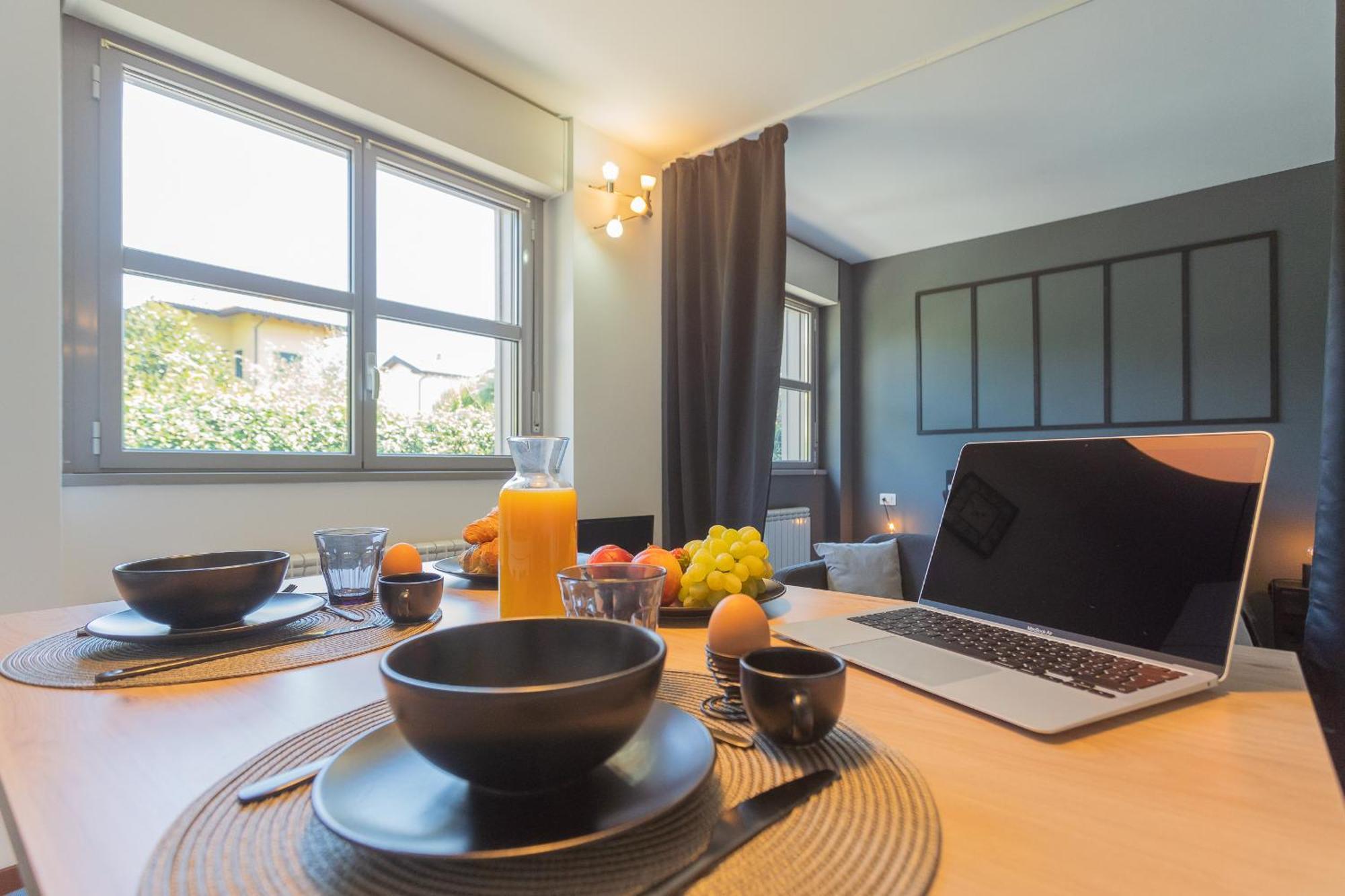 Black Loft Como By Rent All Como Eksteriør billede